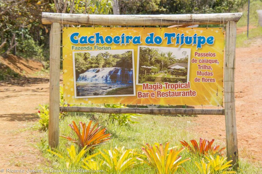 Imagem placa indicando a Cachoeira do Tijuípe.